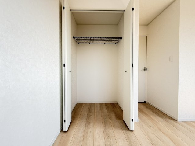 羽島市 上中町長間（江吉良駅） 2階建 ４ＬＤＫの収納|2階洋室収納