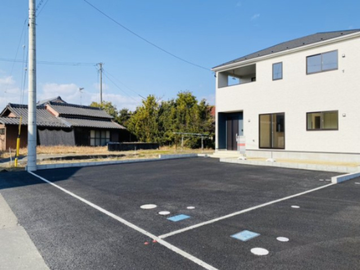 羽島市 上中町長間（江吉良駅） 2階建 ４ＬＤＫの駐車場