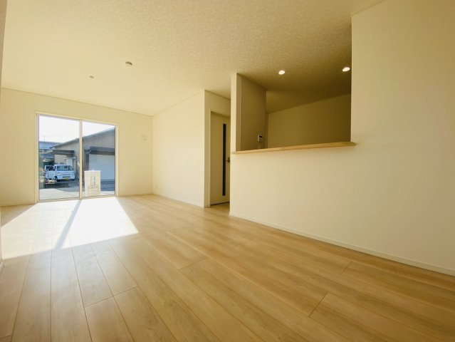 羽島市 上中町長間（江吉良駅） 2階建 ４ＬＤＫの居間・リビング