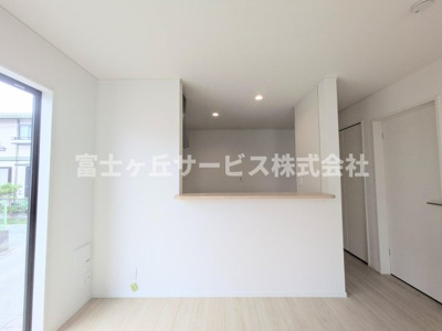 【キッチン】 | 磐田市見付 8期 新築一戸建て | 前から見たキッチンです