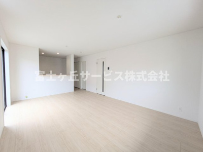 【居間・リビング】 | 磐田市見付 8期 新築一戸建て | リビングダイニングです