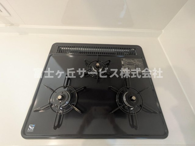 【その他】 | 磐田市見付 8期 新築一戸建て | 3口コンロがあります