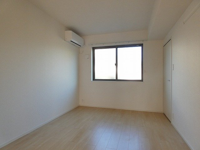 コンフォルターブル鹿嶋Ⅰの内装|明るい色調の室内です