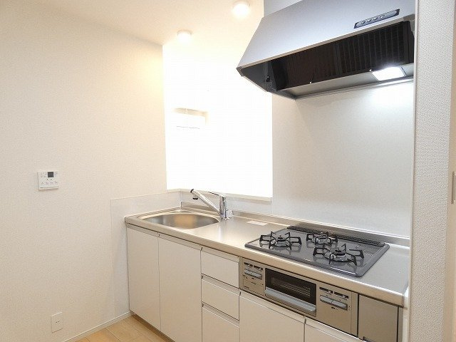 コンフォルターブル鹿嶋Ⅰのキッチン|コンパクトなキッチンで掃除もラクラク