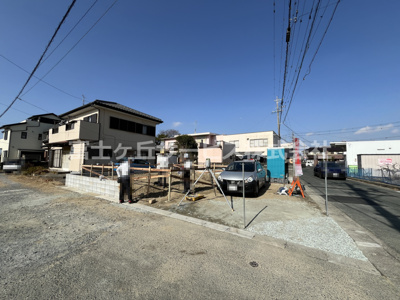 【外観】 | 浜松市中央区芳川 3期 新築一戸建て | 現在建築中の外観画像です。ご内覧は同じメーカーの完成物件へご案内いたしますので、いつでもご相談ください！