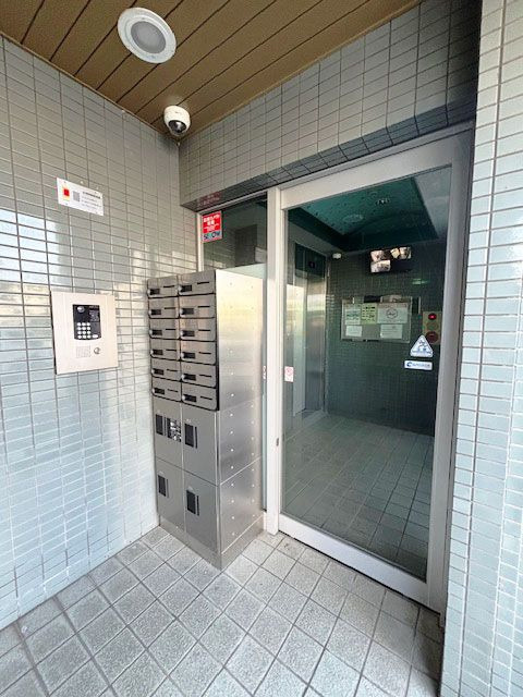 マルエイ壱番館のエントランス