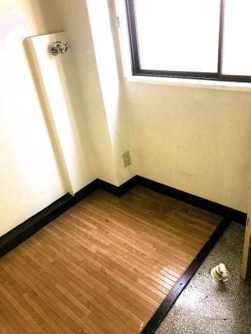 藍工房ビルの玄関