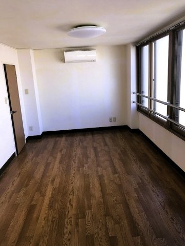 藍工房ビルの居間・リビング