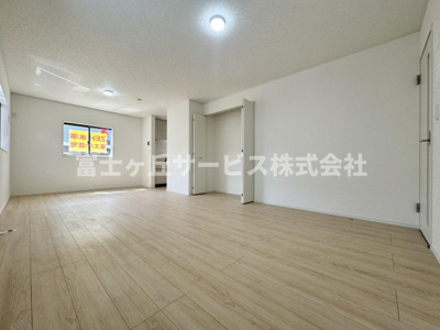 【居間・リビング】 | 静岡市葵区羽鳥2丁目 11期 新築一戸建て 1号棟 | リビングダイニングです