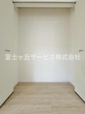 【収納】 | 静岡市葵区羽鳥2丁目 11期 新築一戸建て 1号棟 | リビングにある収納です