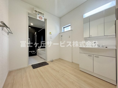 【脱衣所】 | 静岡市葵区羽鳥2丁目 11期 新築一戸建て 1号棟 | 脱衣場です