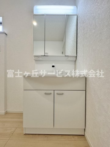 【独立洗面台】 | 静岡市葵区羽鳥2丁目 11期 新築一戸建て 1号棟 | 朝の身支度に便利な独立洗面台です