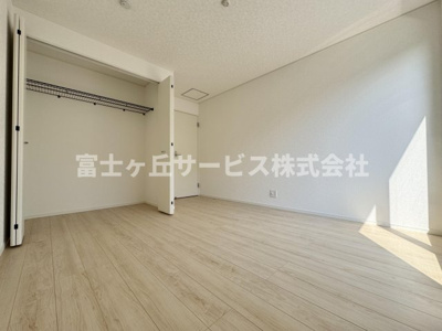 【洋室】 | 静岡市葵区羽鳥2丁目 11期 新築一戸建て 1号棟 | 収納もある洋室です