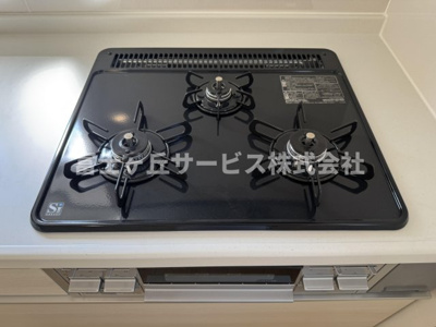 【その他】 | 静岡市葵区羽鳥2丁目 11期 新築一戸建て 1号棟 | 3口コンロがあります