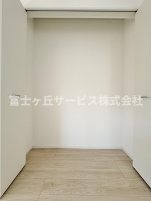 【収納】 | 静岡市葵区羽鳥2丁目 11期 新築一戸建て 2号棟 | リビングにある収納です