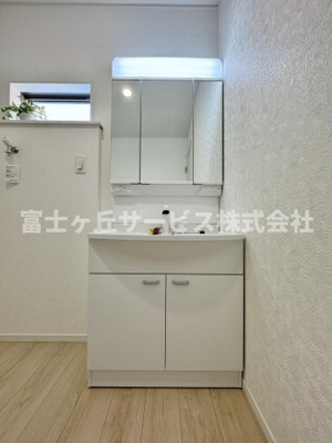 【独立洗面台】 | 静岡市葵区羽鳥2丁目 11期 新築一戸建て 2号棟 | 朝の身支度に便利な独立洗面台です