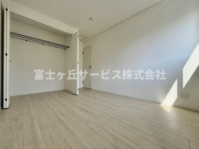 【洋室】 | 静岡市葵区羽鳥2丁目 11期 新築一戸建て 2号棟 | 収納もある洋室です