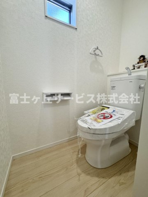 【トイレ】 | 静岡市葵区羽鳥2丁目 11期 新築一戸建て 2号棟 | 1Fトイレです
2Fにも同タイプのトイレがあります