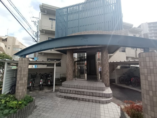 第２杉山ビルのエントランス