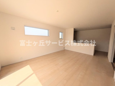 【居間・リビング】 | 浜松市浜名区宮口 新築一戸建て | リビングです