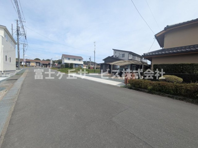【前面道路含む現地写真】 | 浜松市浜名区宮口 新築一戸建て | 前面道路です