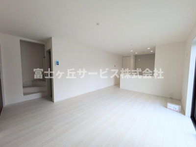 【居間・リビング】 | 浜松市中央区花川町 新築一戸建て 2号棟 | リビングです