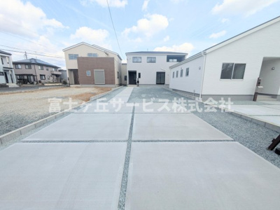 【駐車場】 | 浜松市中央区花川町 新築一戸建て 2号棟 | ３台駐車可能です