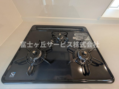 【その他】 | 浜松市中央区花川町 新築一戸建て 3号棟 | 3口コンロがあります