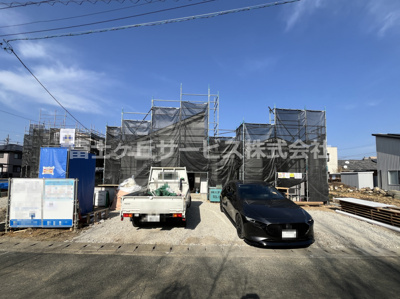 【外観】 | 浜松市中央区花川町 新築一戸建て 3号棟 | 現在建築中の外観画像です。ご内覧は同じメーカーの完成物件へご案内いたしますので、いつでもご相談ください！