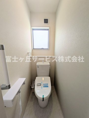 【トイレ】 | 浜松市中央区花川町 新築一戸建て 3号棟 | トイレです