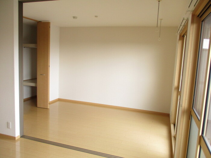 リーベ　B棟の寝室|クローゼット付の寝室です☆