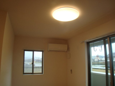 【設備】 | サンプレス | エアコン・照明付