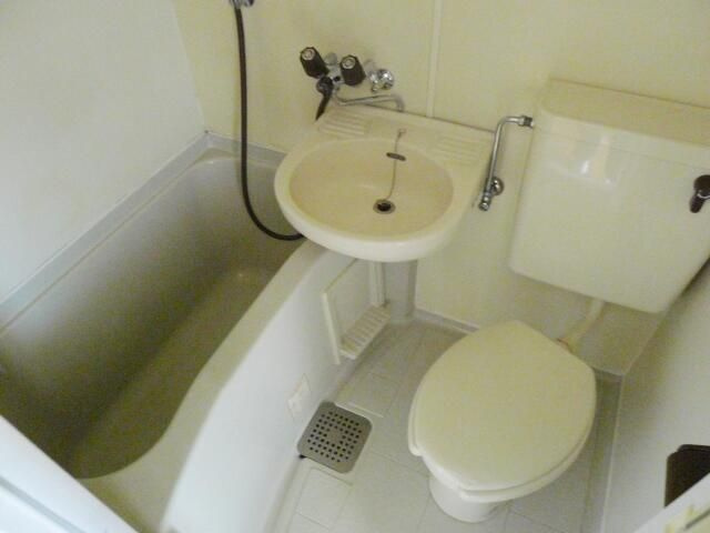 アサダフラットの浴室