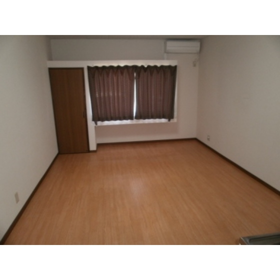 ハイツ杉山Ⅳの居間・リビング