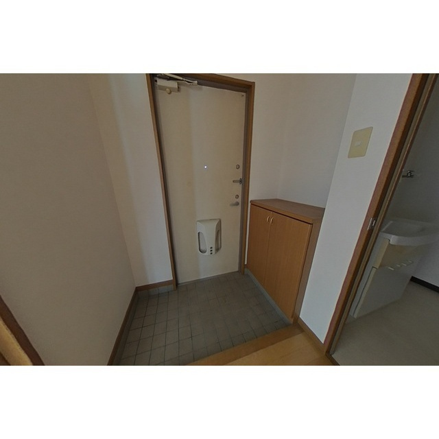 エステート福田町の玄関