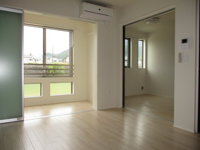 porte bonheurふたかみの居間・リビング