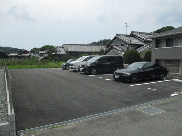 porte bonheurふたかみの駐車場