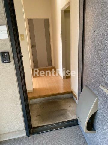 フォーブルリッチC棟の玄関