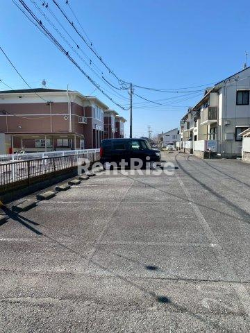 フォーブルリッチC棟の駐車場