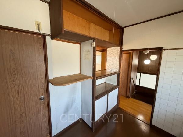 前橋市下小出町中古一戸建てのキッチン|収納スペース