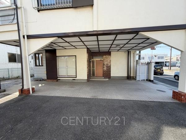 前橋市下小出町中古一戸建ての駐車場