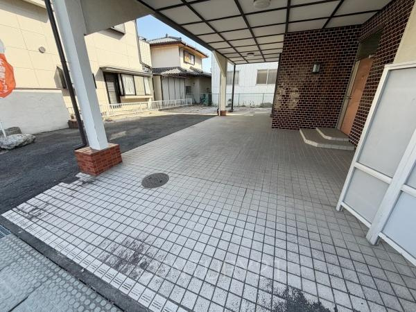 前橋市下小出町中古一戸建ての駐車場
