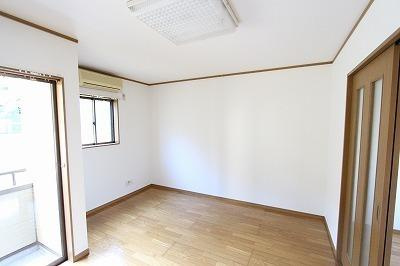 シャトーナカムラの洋室