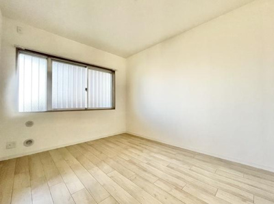 【洋室】 | ソワール新檜尾台7号棟 | 明るい陽射しが射し込む心地良い空間です♪