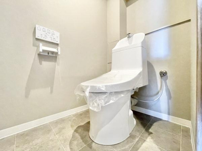 【トイレ】 | ソワール新檜尾台7号棟 | 節水型でエコなトイレには、今では当たり前のウォシュレット付き。便座を温める機能もついていて、居心地良くてトイレから出られなくなるかも！