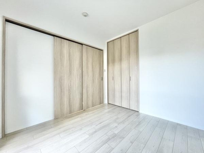 【洋室】 | ソワール新檜尾台7号棟 | 木目のフローリングが暖かみのある室内に。