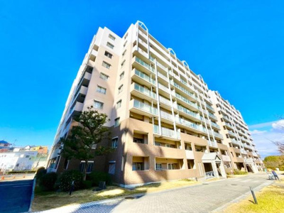 【外観】 | ソワール新檜尾台7号棟 | 南海泉北線「光明池」駅が徒歩6分。通勤にも外出にもアクセス良好。家族でおでかけすることも増えそうですね♪