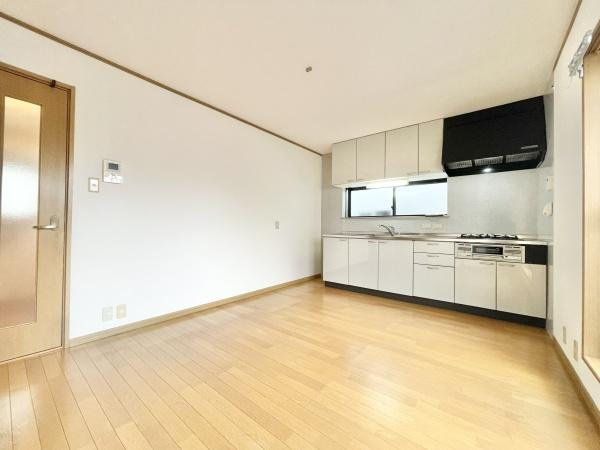 【居間・リビング】 | 家族の一体感を感じられるLDK！家族と過ごす時間を大切にする方にぴったりの住空間です♪