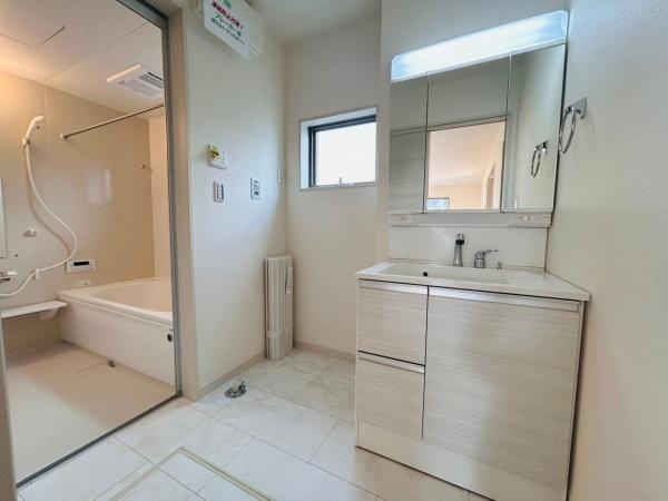 【独立洗面台】 | 写真は同社施工例です。