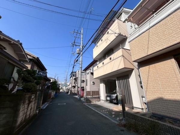 【前面道路含む現地写真】